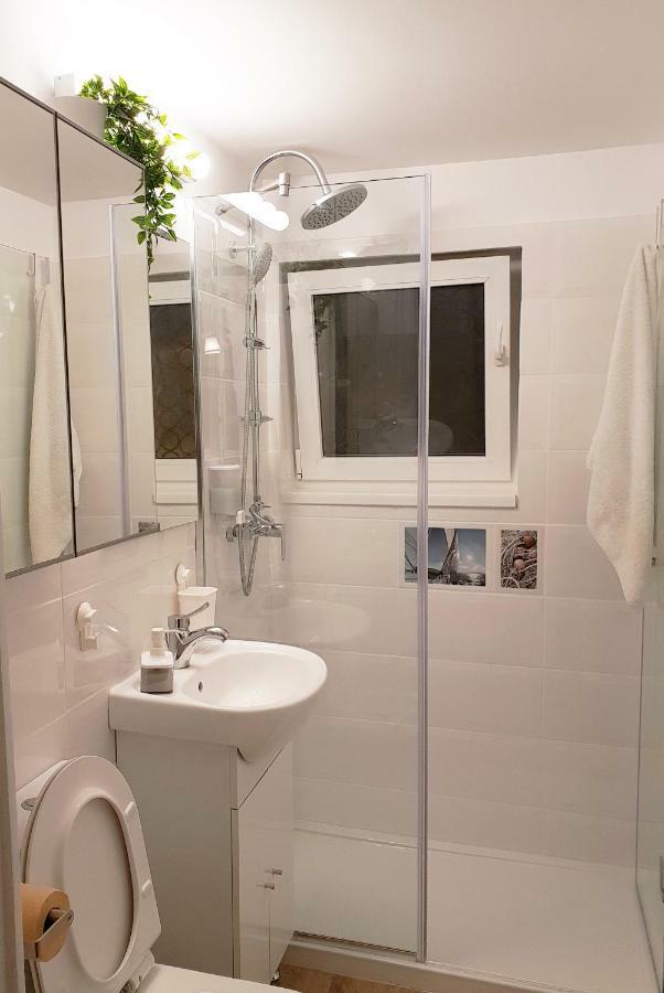 Central Stylish & Cozy One Bedroom Apartment - Adela Accommodation - Ideal For Long Stays Bukurešť Exteriér fotografie